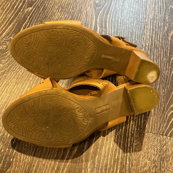 Heeled Spring Sandals - Picture 6 of 6